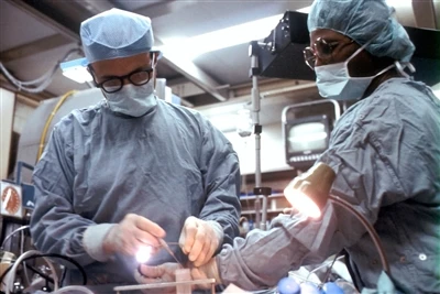 Evolisyon istorik ak iterasyon klinik: transfòmasyon soti nan enstriman tradi...